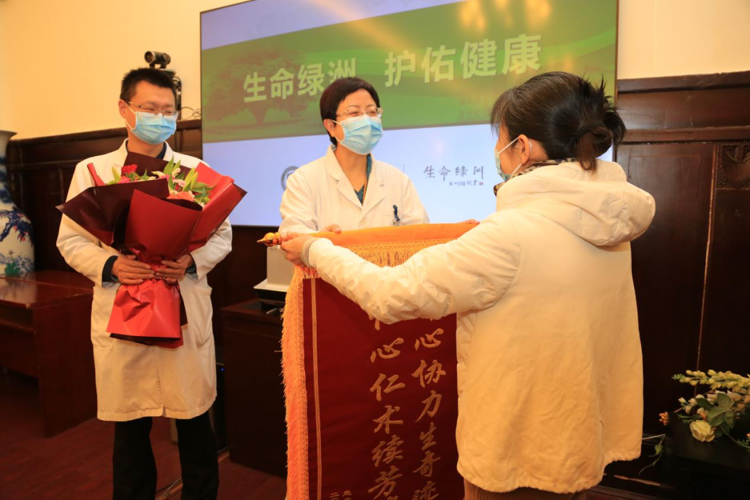 壮年心脏骤停 命悬一线，市立医院上演生死时速 ——市立医院多学科联动紧急给予“魔肺”（ECMO）抢救心脏骤停病人