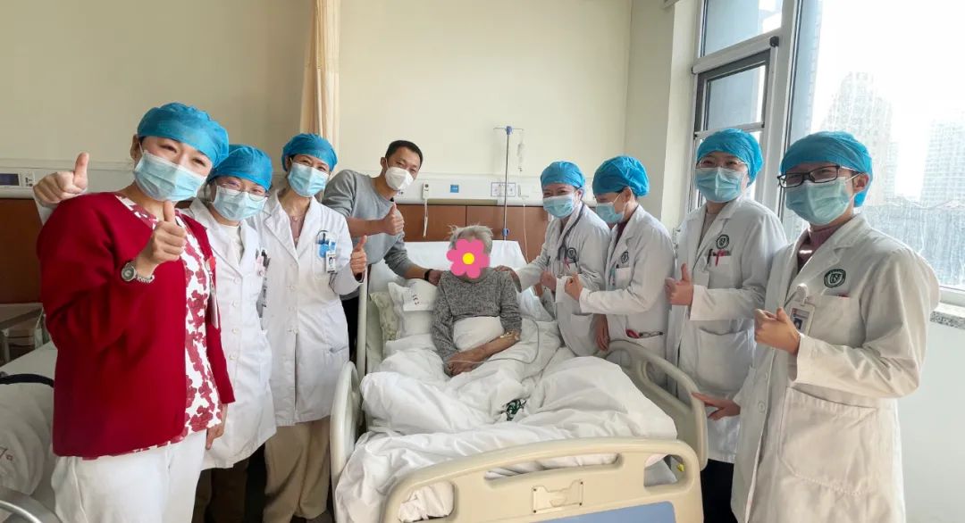 95岁老人闯“冠”成功，他们欢呼“我们赢了”