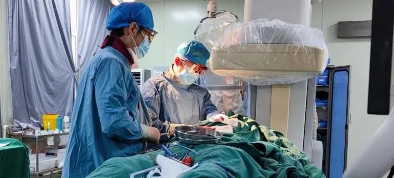 为衰弱心脏装上“双保险”！我院完成省首例心脏收缩力调节器+全皮下心脏除颤器一站式手术