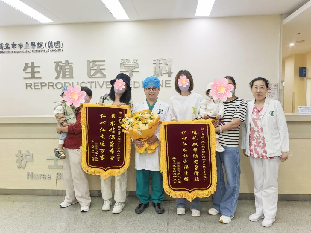 一天收到两面锦旗！她们带着“感恩宝宝”回“娘家”